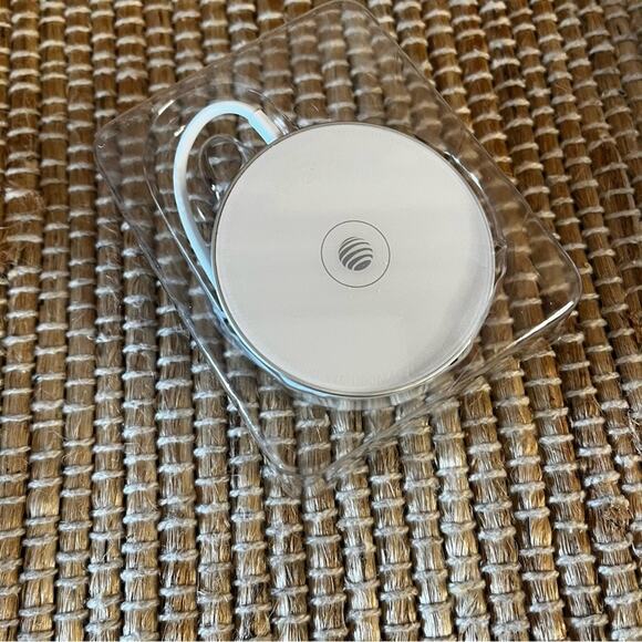 AT&T 15W Premium Magnetic Charging Pad - Picture 5 of 6